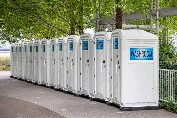 Porta potty delivery and setup in Oak Park, CA