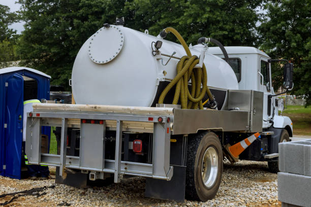 Portable Toilet Options We Offer in Oak Park, CA